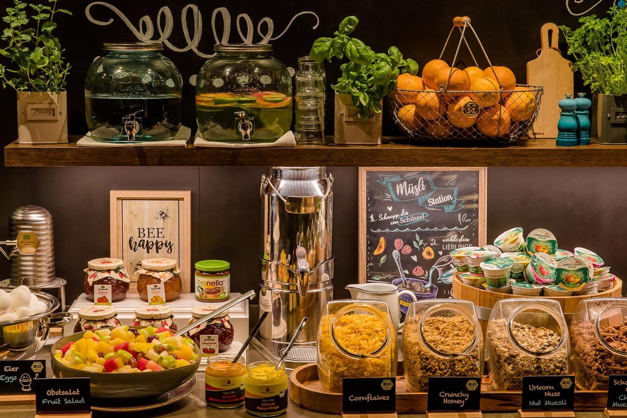 Motel One Freiburg Екстер'єр фото